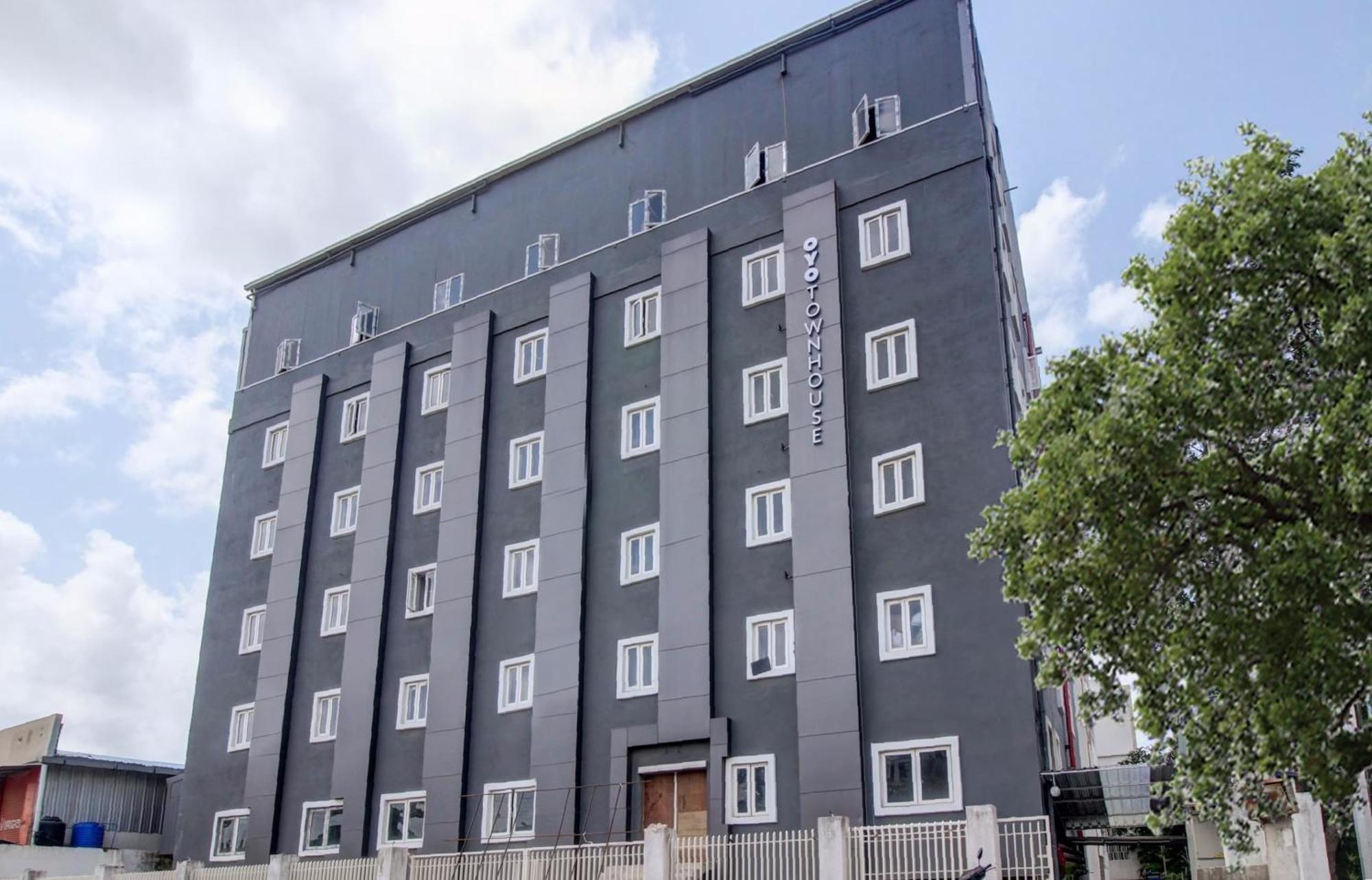 Hotel Super Townhouse Rcc Majestic 397 Lb Nagar à Haïdarabad Extérieur photo