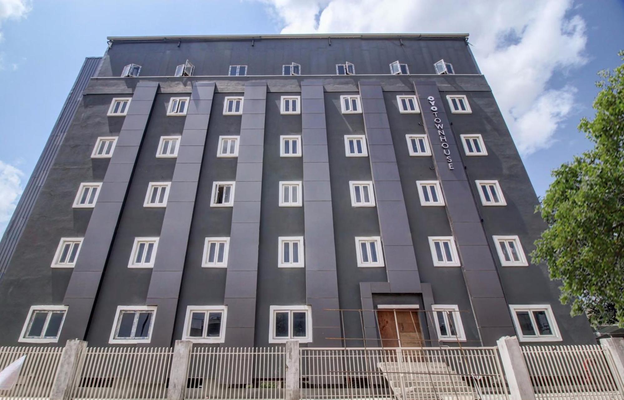 Hotel Super Townhouse Rcc Majestic 397 Lb Nagar à Haïdarabad Extérieur photo