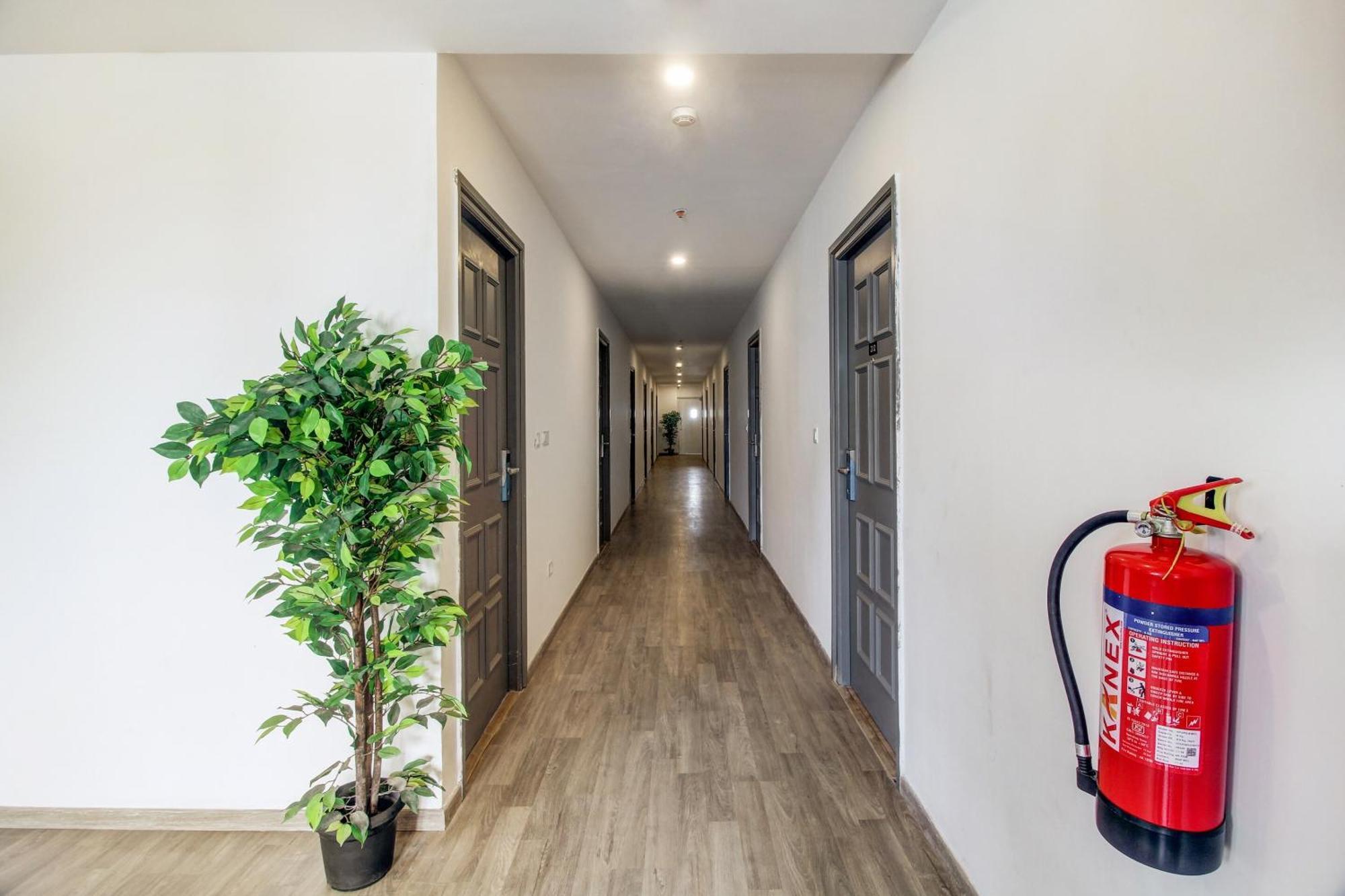 Hotel Super Townhouse Rcc Majestic 397 Lb Nagar à Haïdarabad Extérieur photo